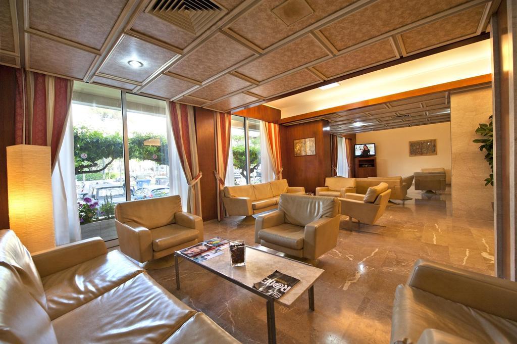 Paolo Hotel Лоутраки Экстерьер фото