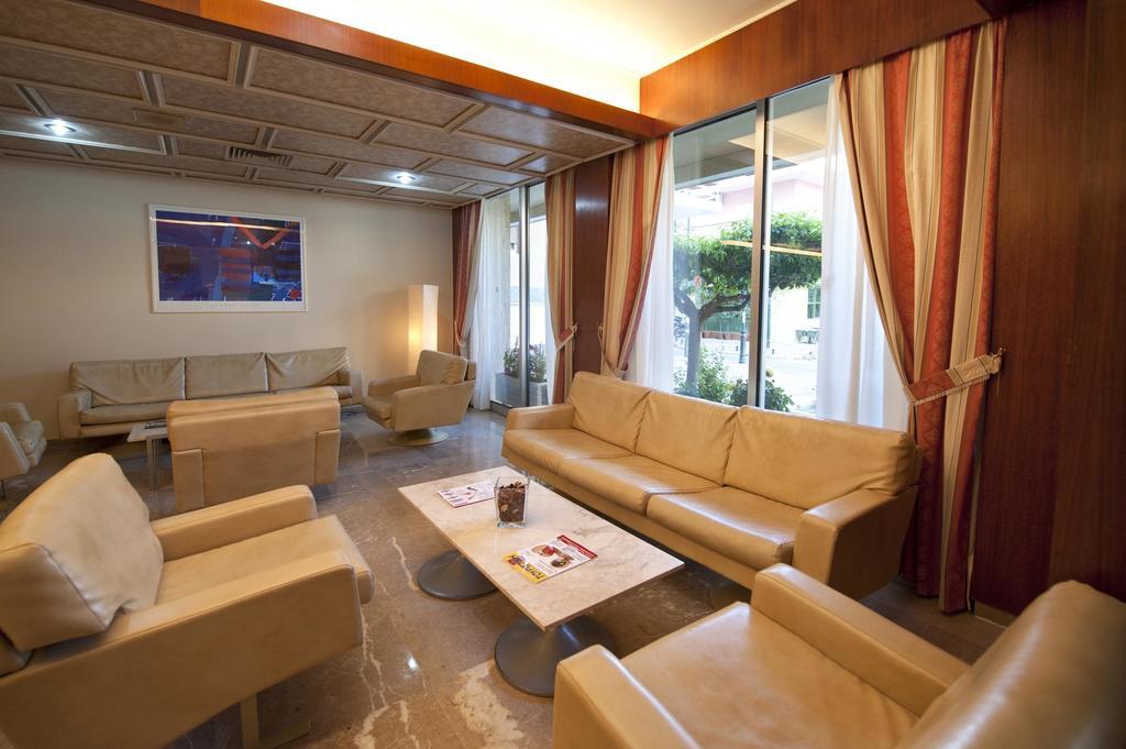 Paolo Hotel Лоутраки Экстерьер фото