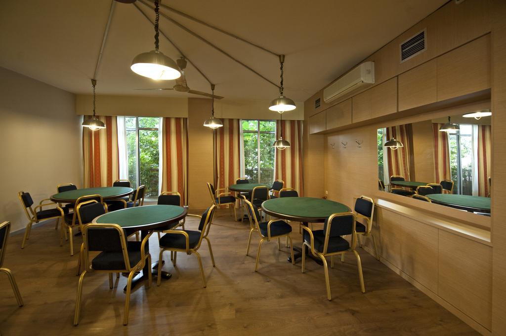 Paolo Hotel Лоутраки Экстерьер фото