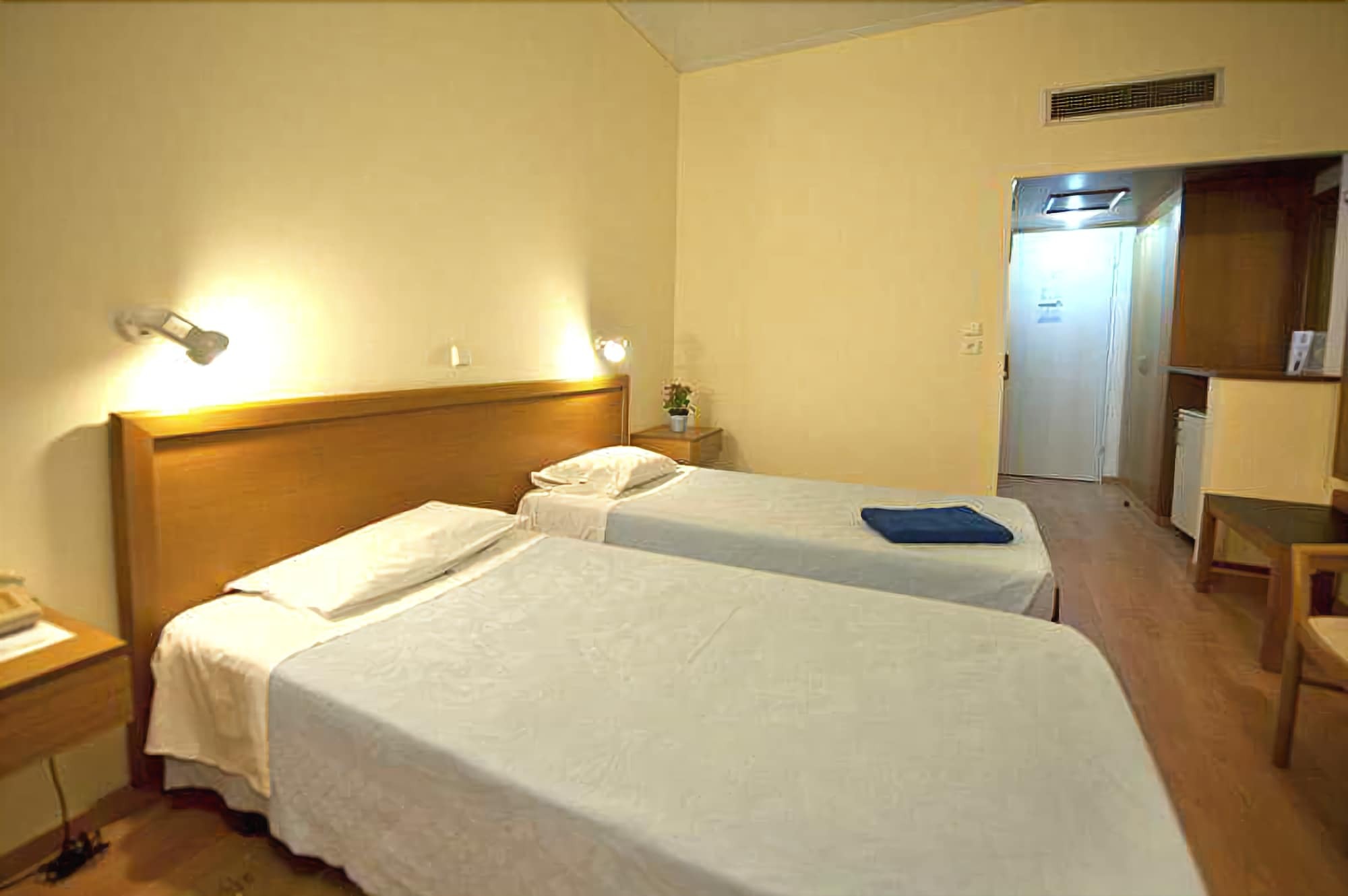 Paolo Hotel Лоутраки Экстерьер фото